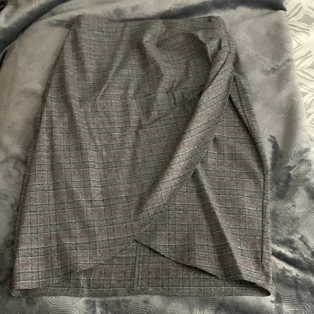 Zara plaid skirt size small.  Good as new condition.